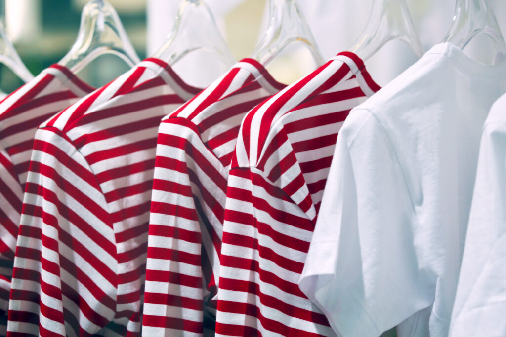 La marinière en rouge : une touche audacieuse et élégante pour votre garde-robe