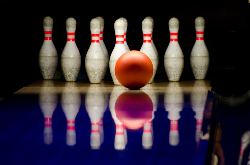 Le Bowling: Un sport de précision et de détente.