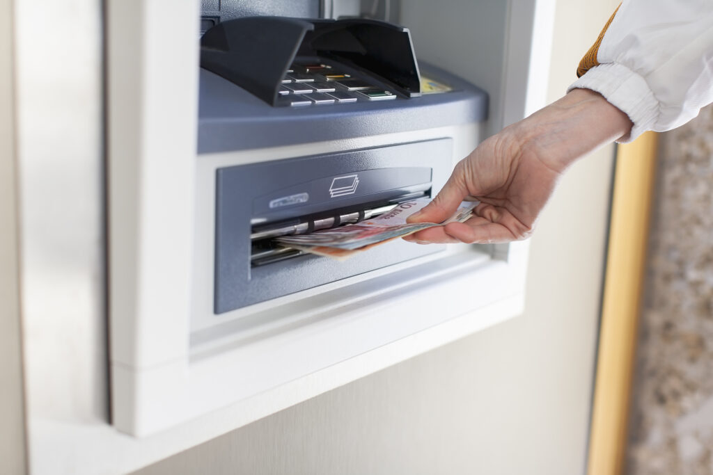 France : le géant BNP Paribas traîné en justice.