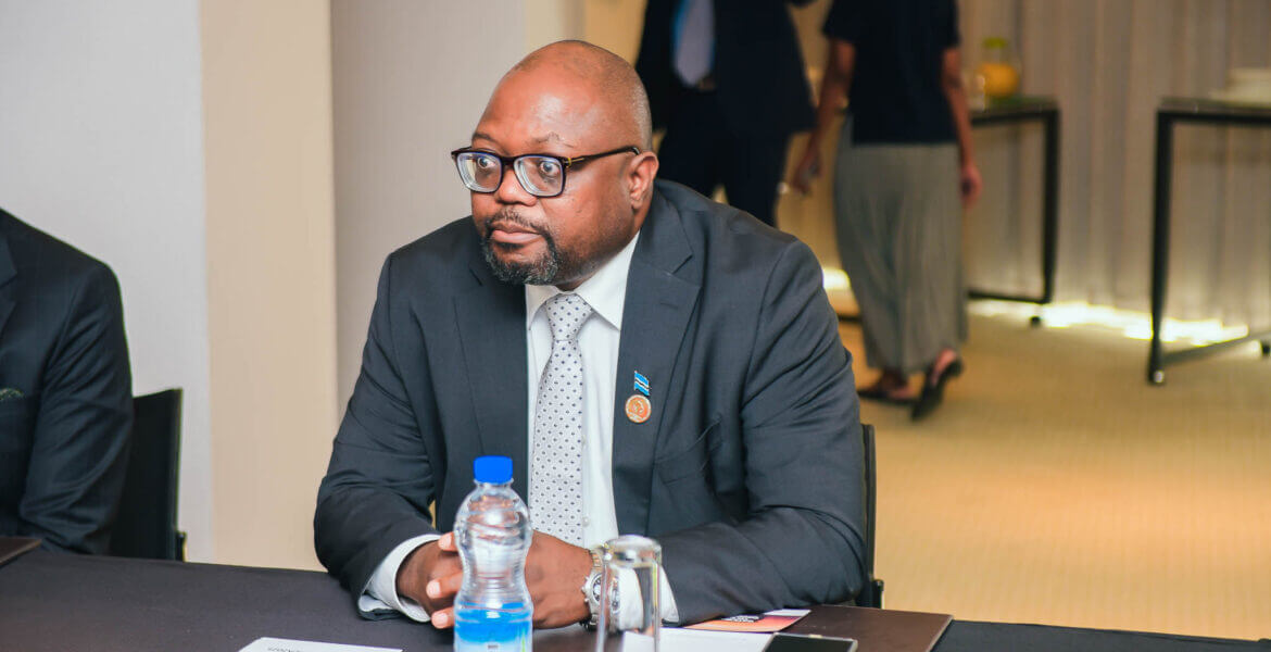 Qui est Phenyo Butale, l’homme politique botswanais ?