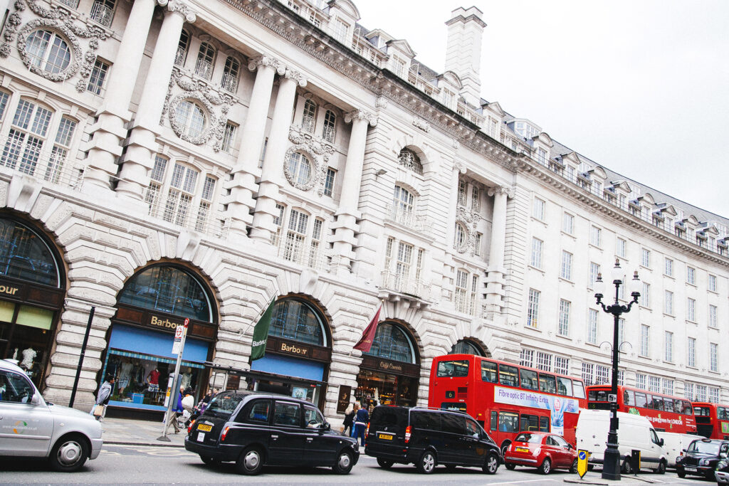 Scandale à Londres : la Dircab de la présidence arrêtée