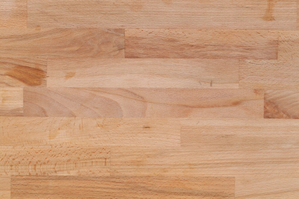 Vernis pour bois : un allié incontournable pour préserver la beauté naturelle des surfaces en bois