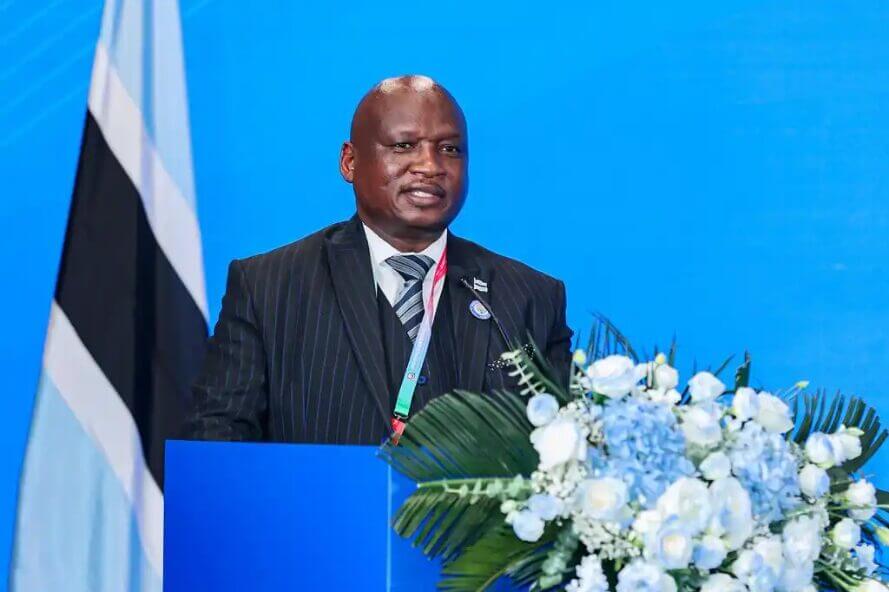 Qui est Onneetse Ramogapi, l’homme politique ?