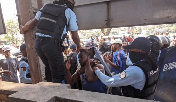 Agitation à Mahamasina : arrestations et libérations suscitent l’indignation