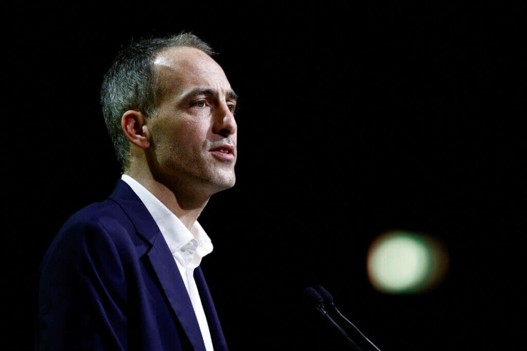 Raphaël Glucksmann conteste la stratégie de Macron avec la Chine : un appel au réalisme politique