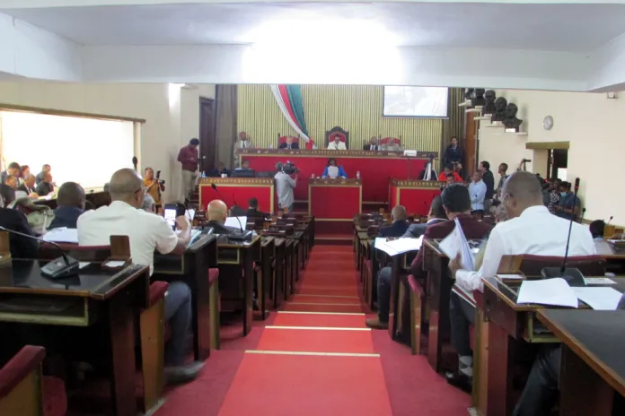 Lancement de l’« Angaredona » par l’opposition