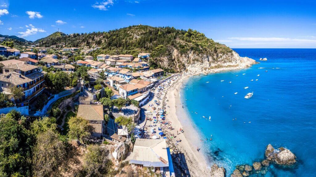 Leucade : l’île des amours perdues et des falaises blanches