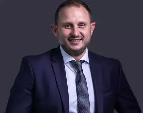 Qui est Lionel Tivoli ?