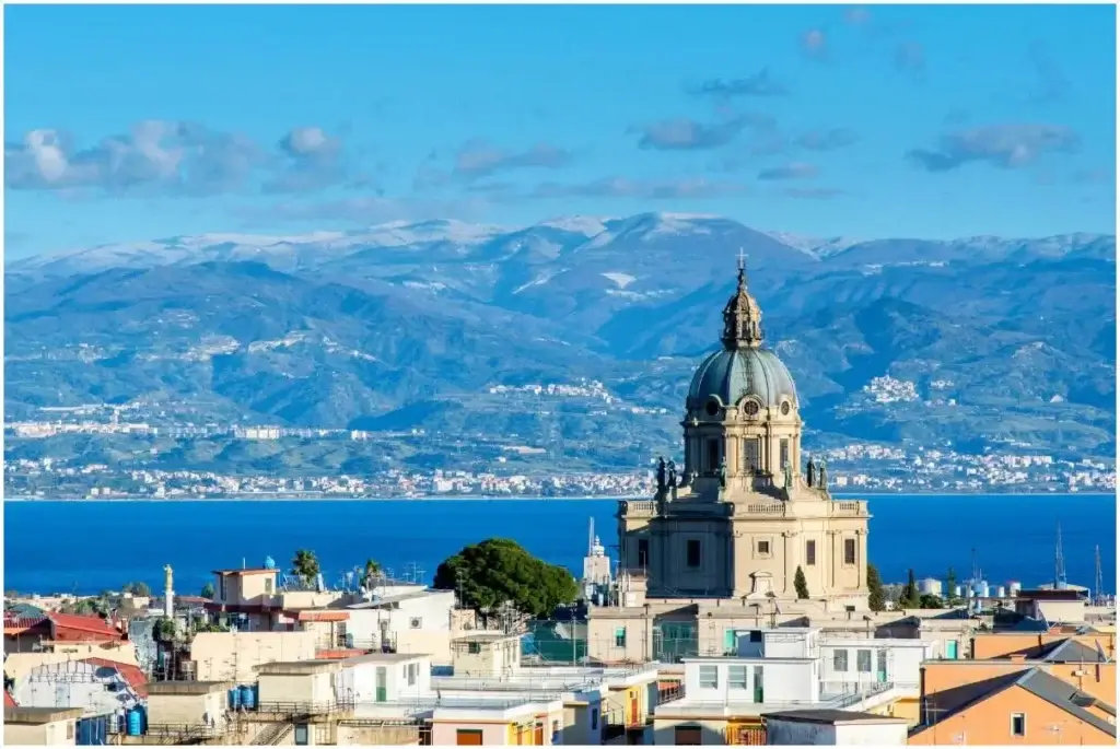 Messine: un carrefour méditerranéen entre histoire et nature