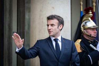 La pression interne sur Emmanuel Macron : des contestations inattendues au sein de son propre camp