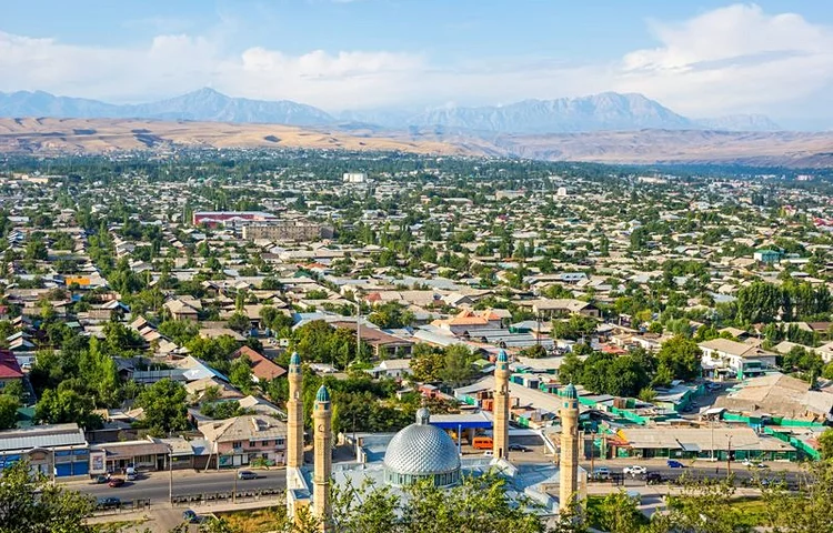 S’installer au Kirghizistan : à la découverte des montagnes Tian Shan et de la culture nomade