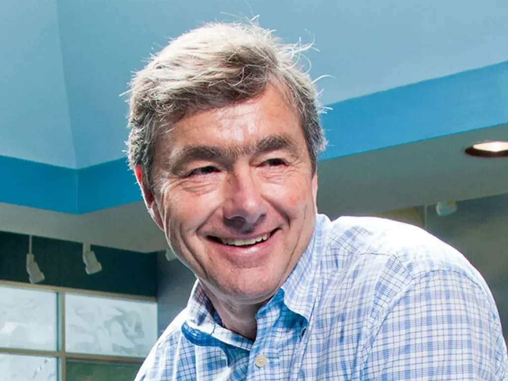 Qui est John Risley ?