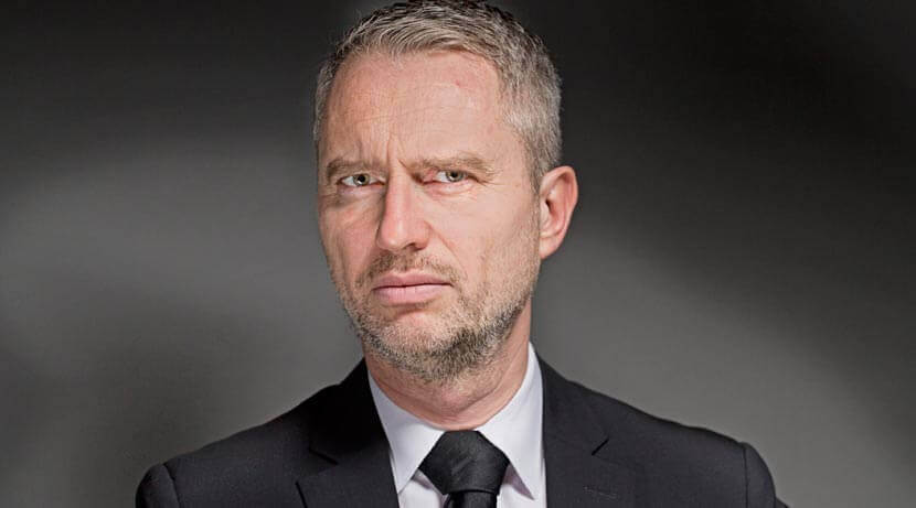 Qui est David Martinon ?