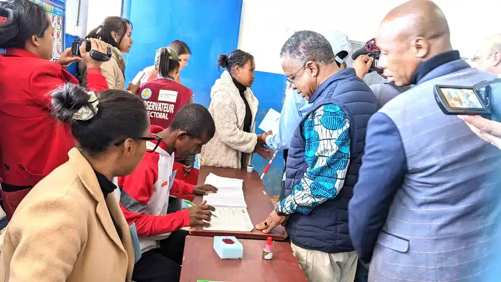 Descente dans les bureaux de vote : le président de la CENI sur le terrain
