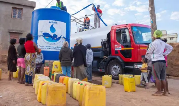 Pénurie d’eau persistante à Antananarivo : les habitants cherchent des solutions