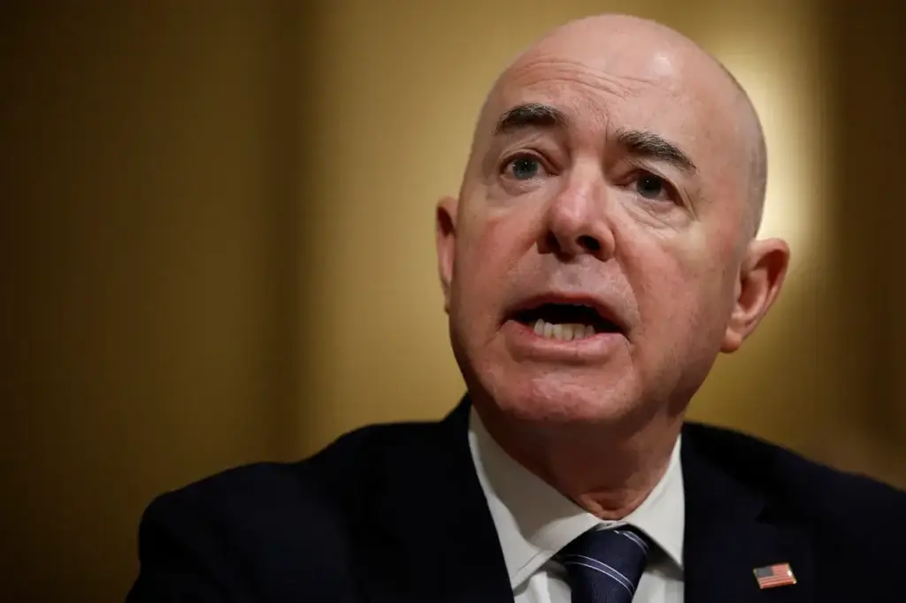 Alejandro Mayorkas échappe à la destitution : rejet de la procédure par le Sénat Américain