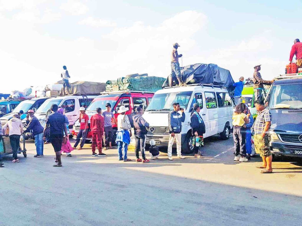 Fêtes de fin d’année : forte affluence dans les gares routières malgré la hausse des tarifs