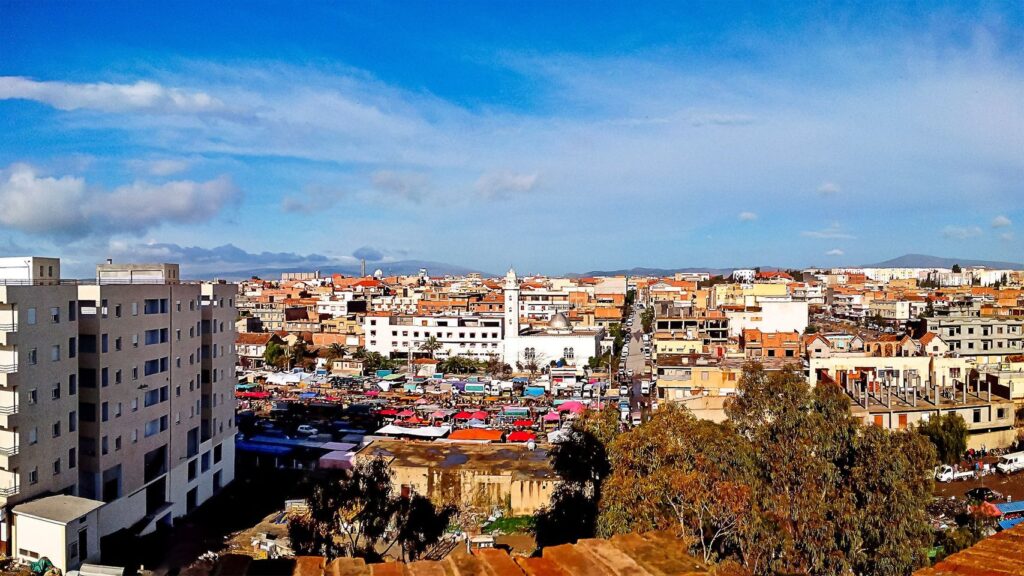 Bordj Bou Arreridj, Algérie : sécurité et ambiance dans la cité des hauts plateaux
