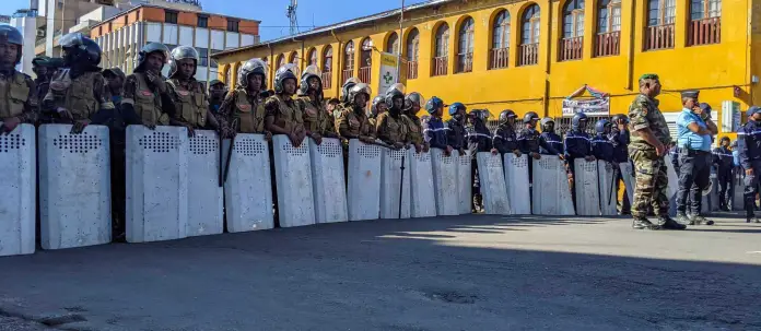 Tensions Politiques à Antananarivo : La Démocratie à l’Épreuve