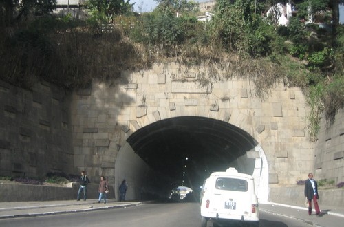 Tunnel d’Ambohidahy : un braquage en pleine circulation sème la terreur