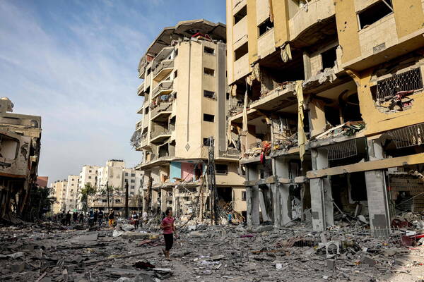 Vers des « pauses humanitaires » minimalistes à Gaza : la fuite désespérée des civils