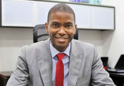 Qui est Dickon Mitchell ?