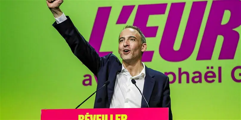 Raphaël Glucksmann défie Emmanuel Macron sur l’Europe