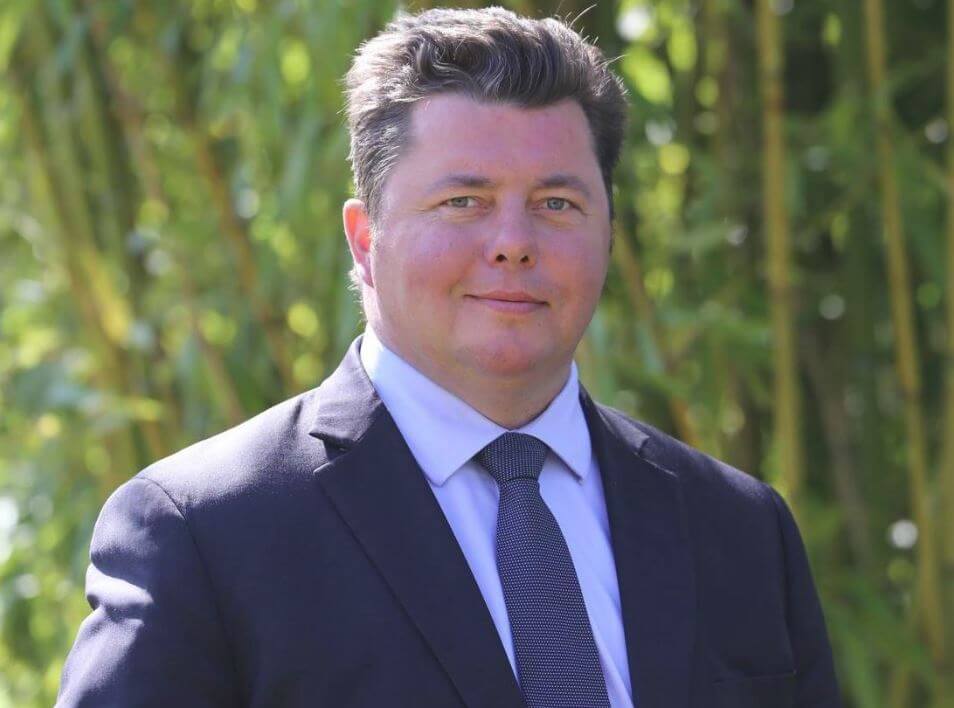 Qui est Édouard Courtial ?