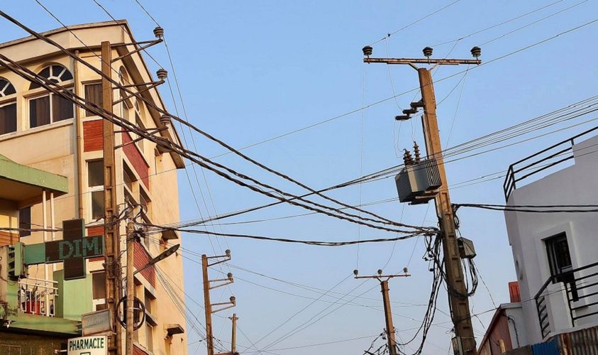 Coupures fréquentes d’électricité à Madagascar : les causes et les solutions