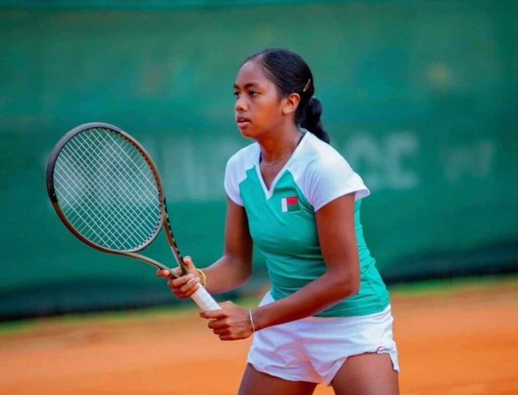 Voavy Mitia : Une étoile montante du Tennis malagasy en demi-finale en Algérie