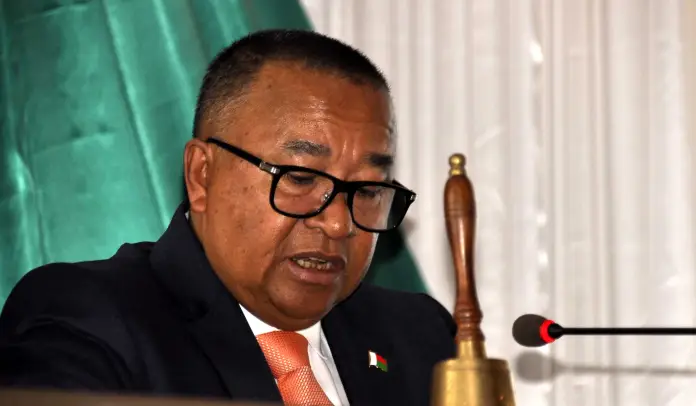 Le sénat en transition : Nicolas Rabemananjara à la une