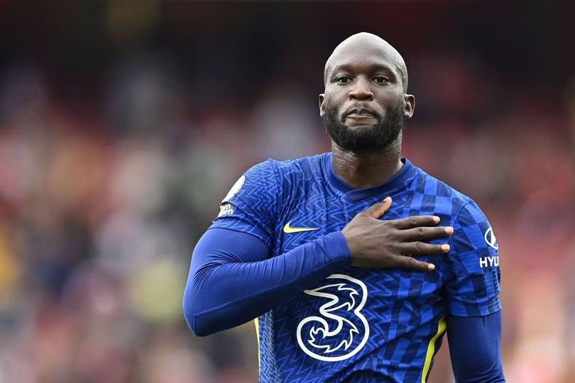 Combien gagne le joueur de football Romelu Lukaku?