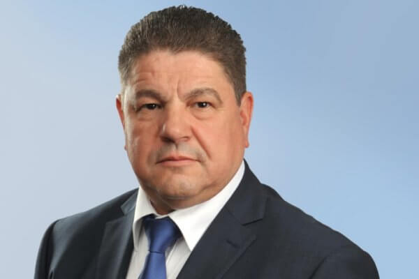 Qui est Akli Mellouli ?