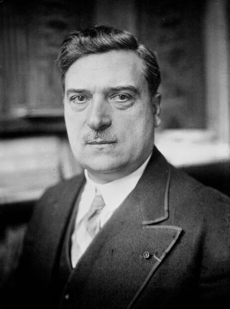 Qui était Léon Cayla ?