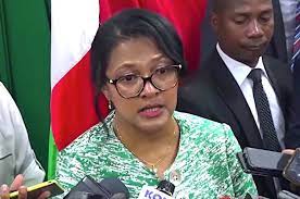 Landy Mbolatiana Randriamanantenasoa en croisade contre la drogue en milieu scolaire