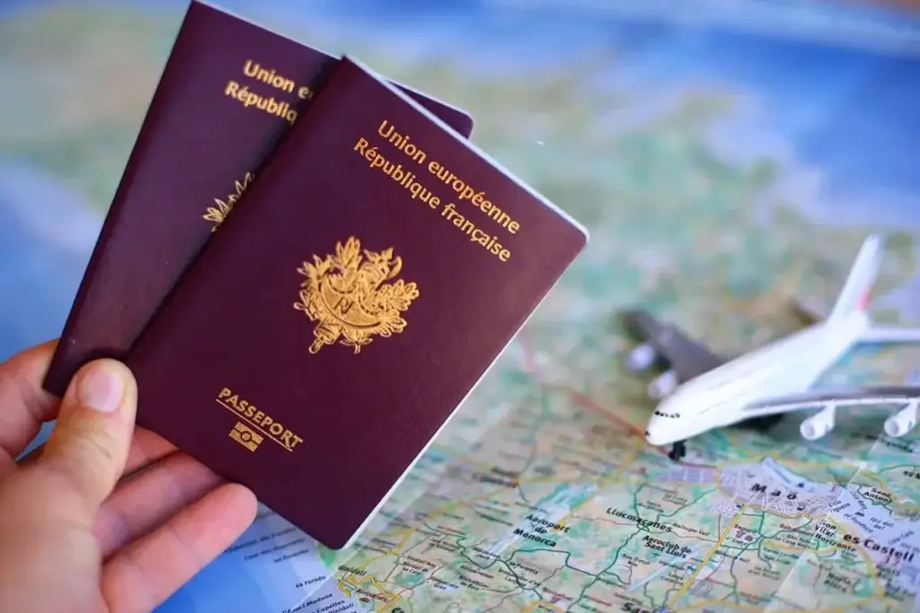 Qui peut venir en France sans visa ? Comprendre le visa