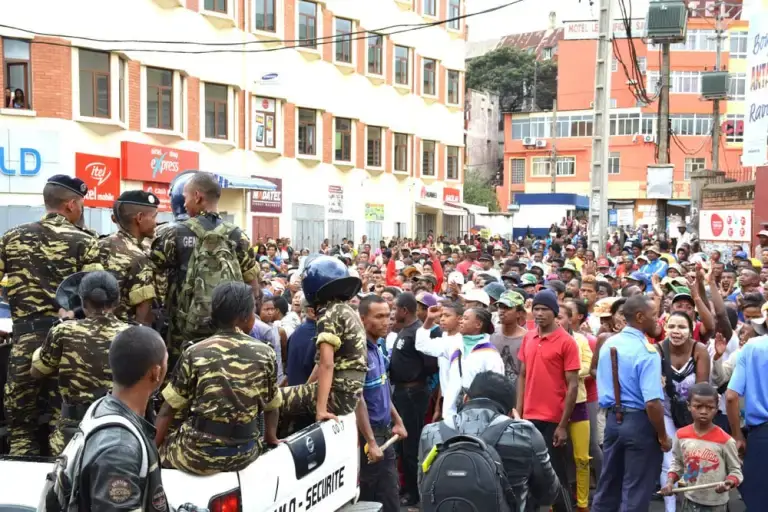 Évaluation de la démocratie à Madagascar: Une autocratie modérée