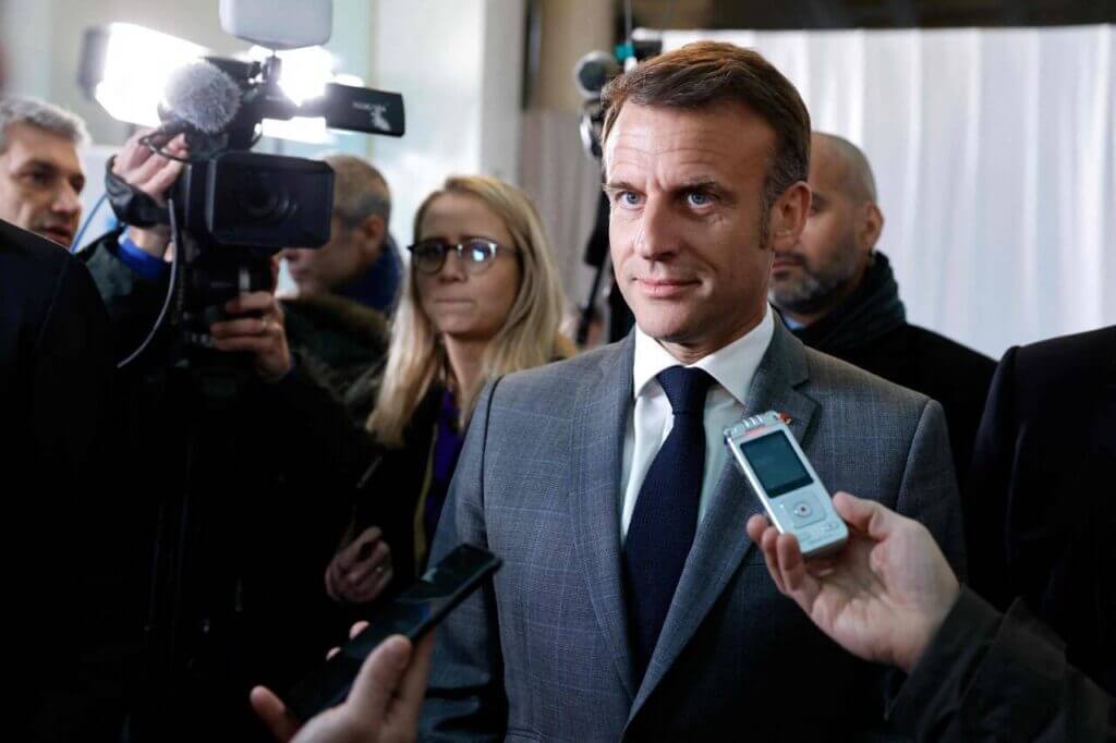 Macron dénonce l’hypocrisie du Rassemblement National dans la campagne des élections européennes