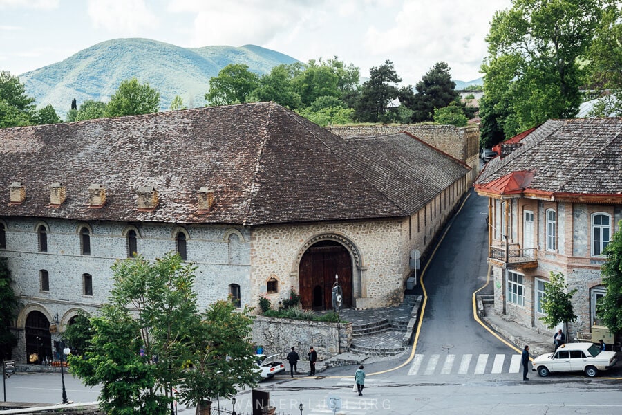 Sheki, Azerbaïdjan : harmonie historique et défis contemporains