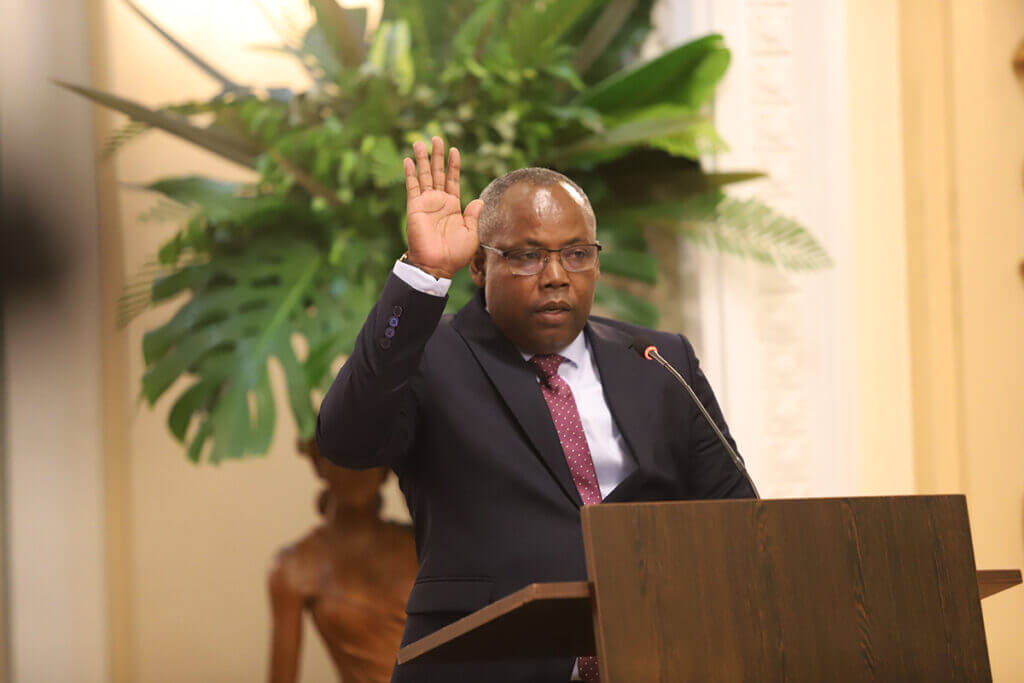 Qui est Andriamanantena Razafiharison ?