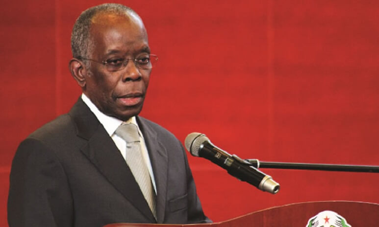 Qui est Adriano Maleiane ?