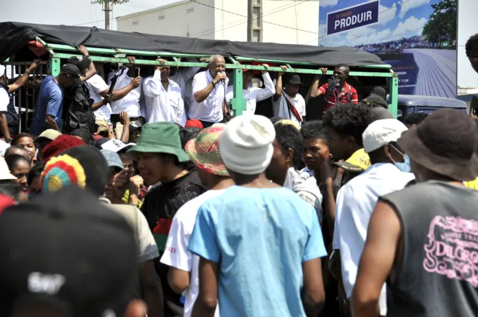 Mobilisation massive au Coliseum d’Antsonjombe: le Collectif des 11 fait front