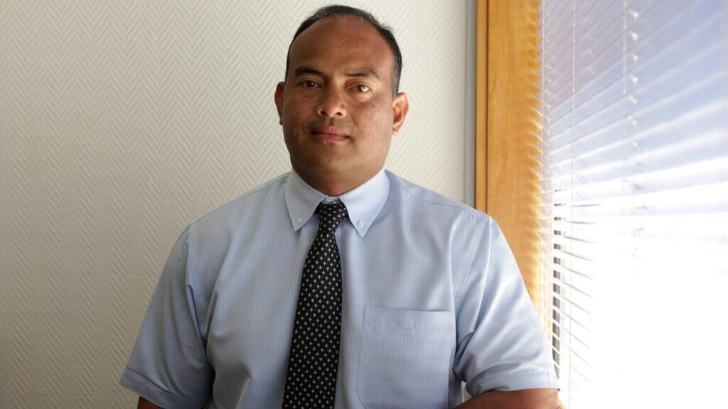 Qui est David Adeang ?