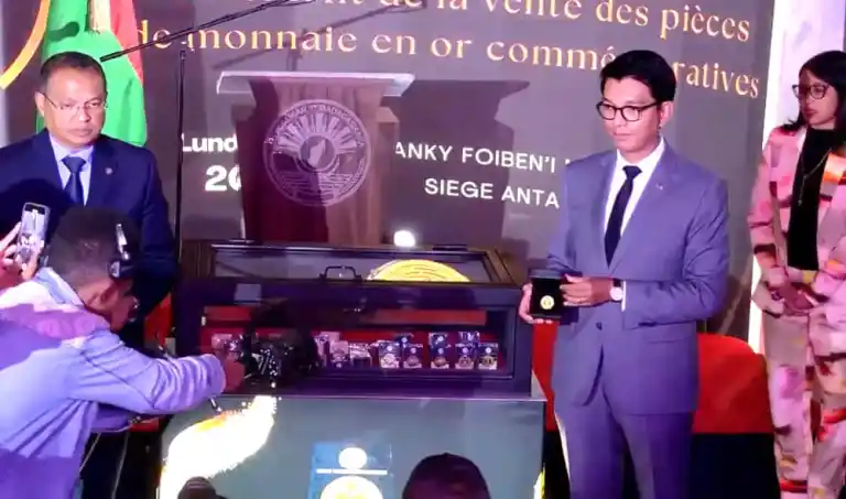 Innovation monétaire et stratégie aurifère à Madagascar: lancement de la première pièce d’or et projets de raffinerie