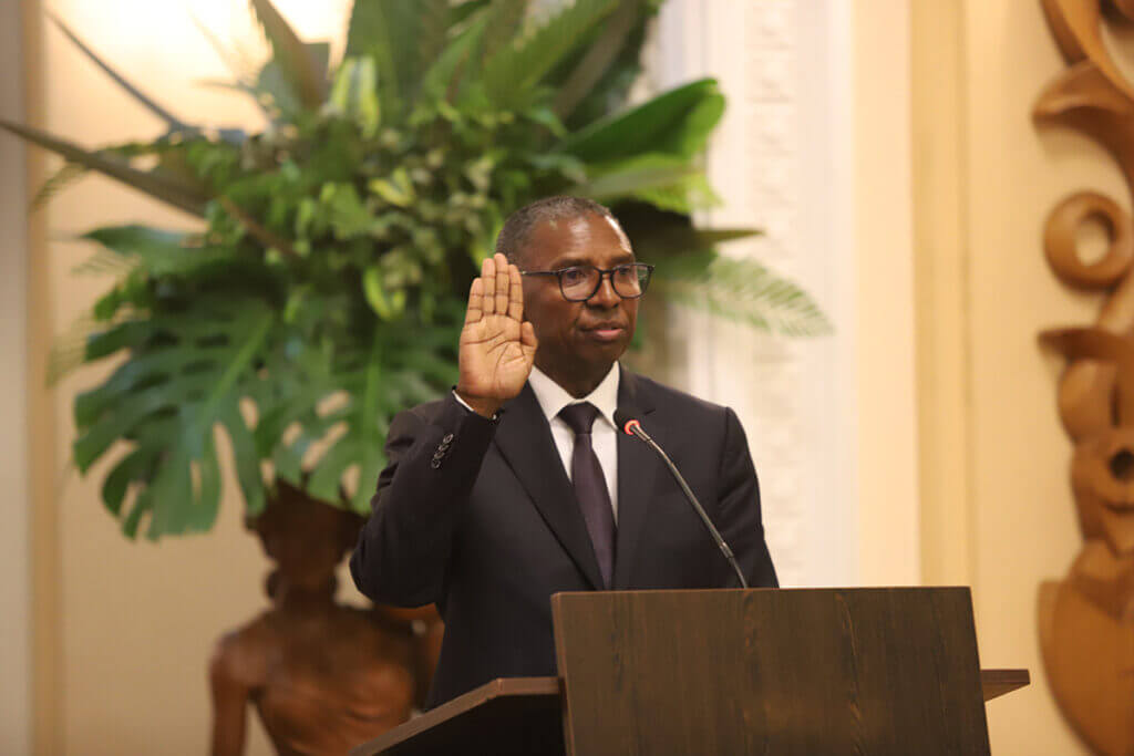 Qui est Rakotoarisolo Suzelin Ratohiarjaona ?