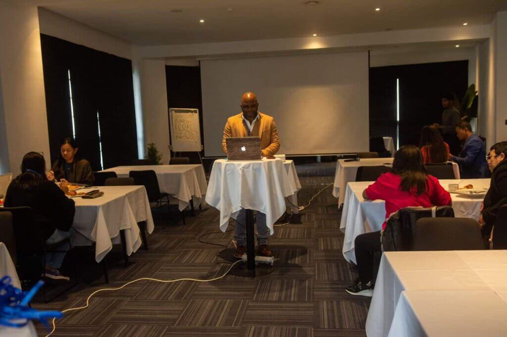 Les interactions professionnelles en entreprise : un défi majeur selon le Dr Fabrice Lollia