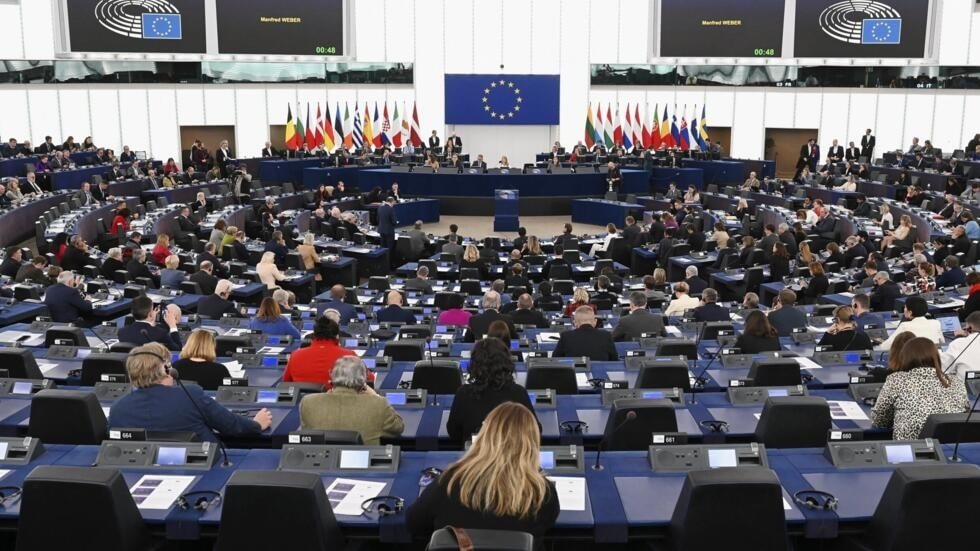 Le débat sur les revenus annexes des eurodéputés : un sujet brûlant à cinq semaines des élections européennes