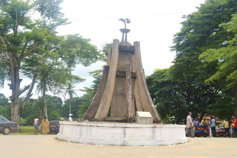 Pouma, Cameroun : un carrefour vital entre urbanité et tradition