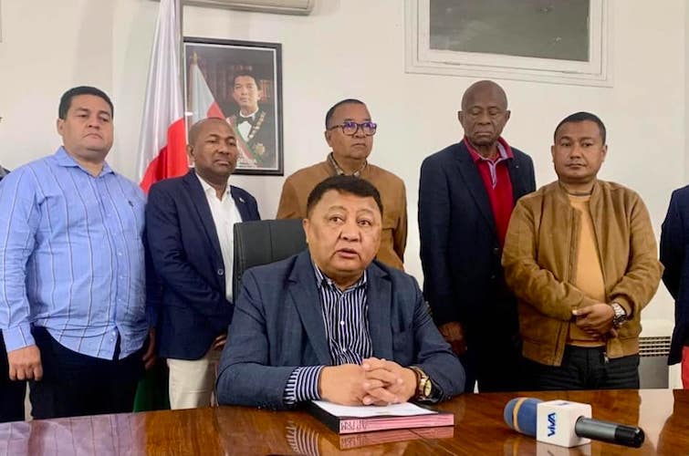 Herimanana Razafimahefa : retour en tant que sénateur malgré la polémique