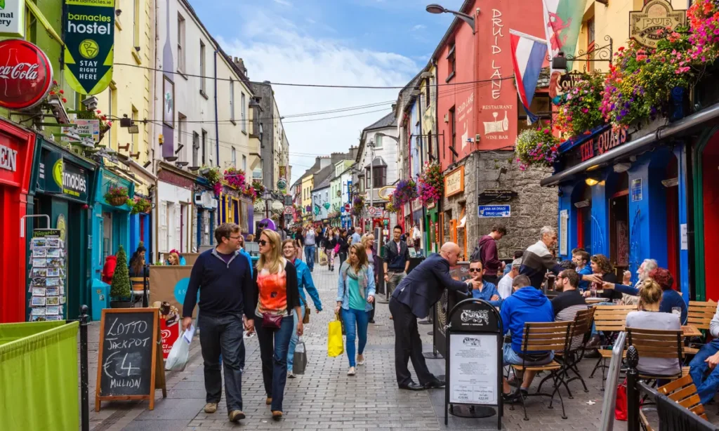 Galway : sécurité urbaine et esprit festif sur la côte ouest de l’irlande